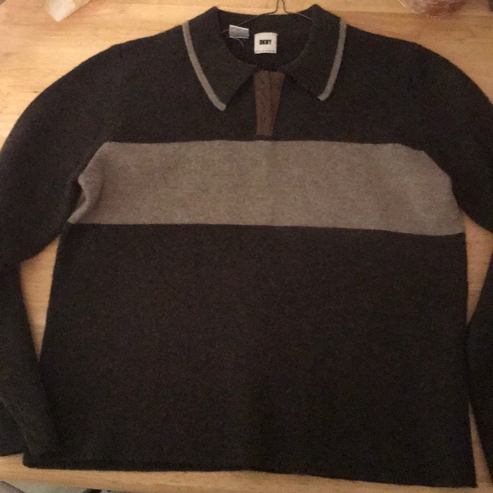 DKNY Women’s Wool Sweater size Medium